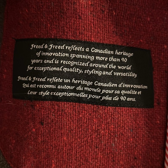 Beautiful coat. No hood. - Picture 5 of 6